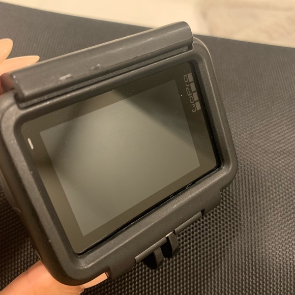 Gopro hero black 7 with sim card and accessories - Picture 3 of 4